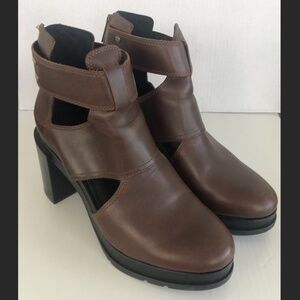 Sorel Boots Margo Cut Out Bootie Size 8.5 Brown Leather Block Heel Waterproof